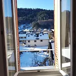 La Maison Des Familles 10 *