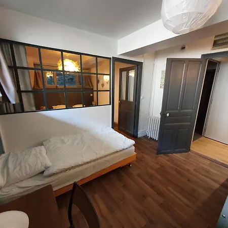 La Maison Des Familles 10 *