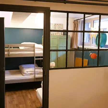 La Maison Des Familles 10 *