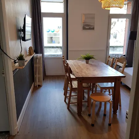 La Maison Des Familles 10 *