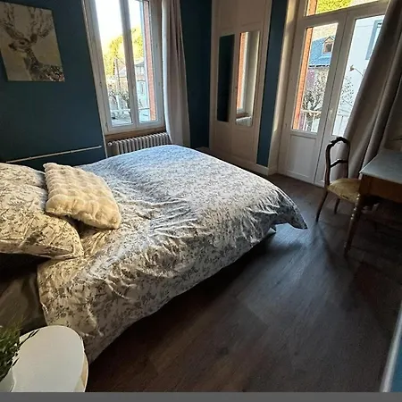 아파트 La Maison Des Familles 10 *