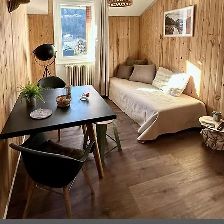 La Maison Des Familles 10 *