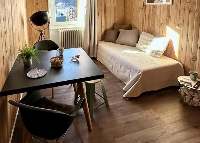 La Maison Des Familles 10 *